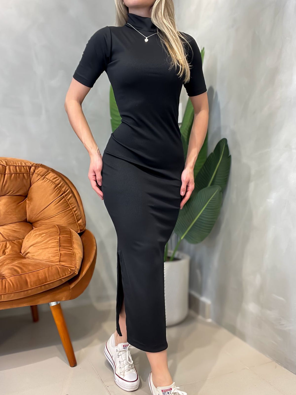 Vestido Midi em Ribana Manga Curta com Gola Gislene