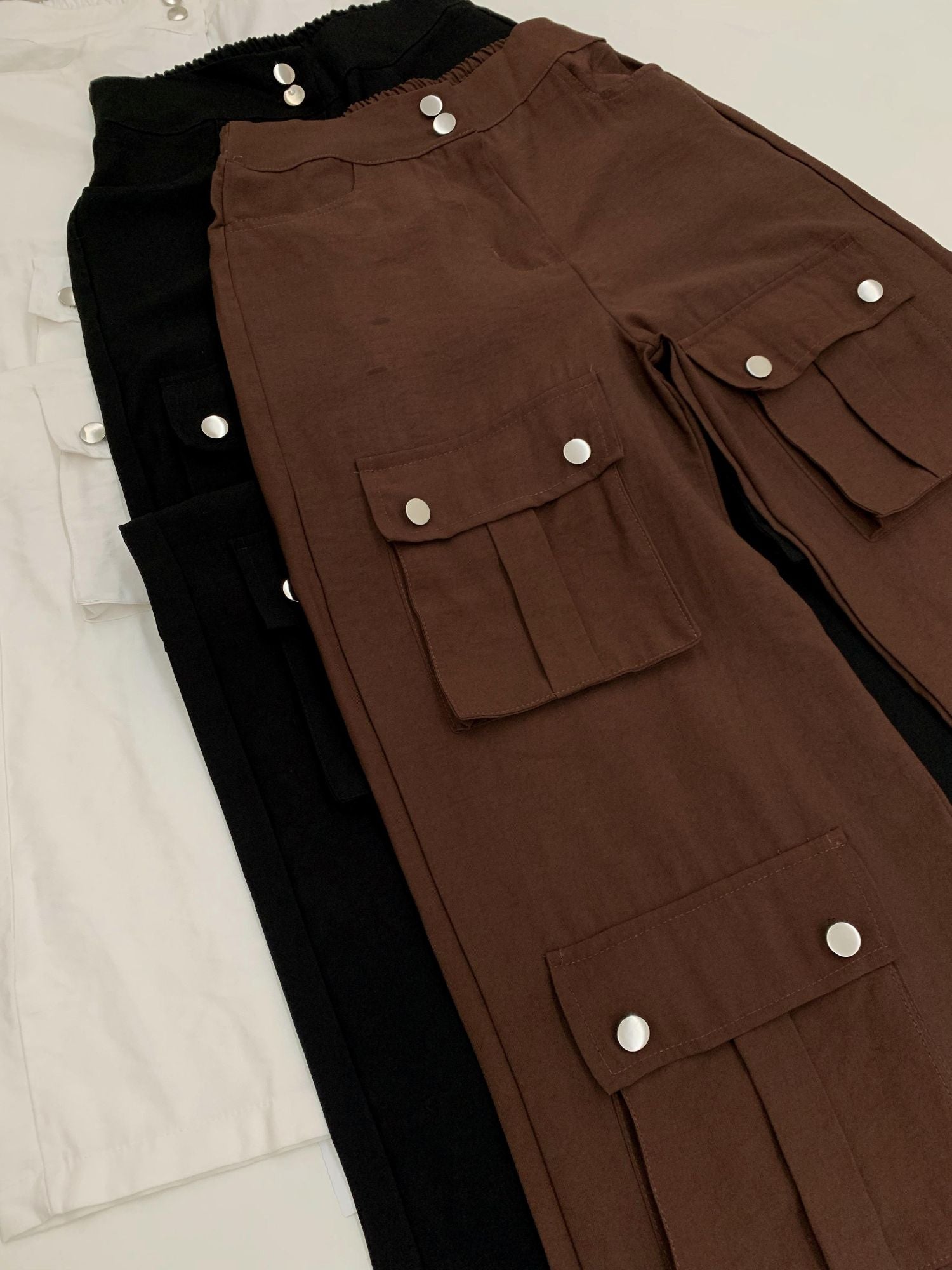 Calça em Alfaiataria Sensoriale Pantalona Cargo 4 Bolsos Maria Eduarda