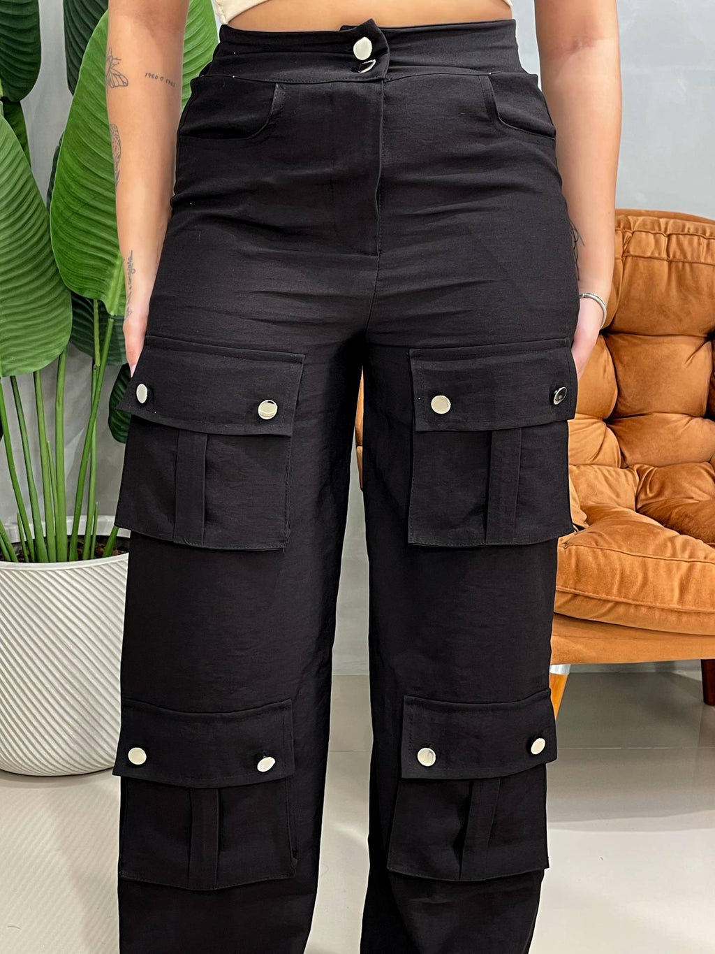 Calça em Alfaiataria Sensoriale Pantalona Cargo 4 Bolsos Maria Eduarda