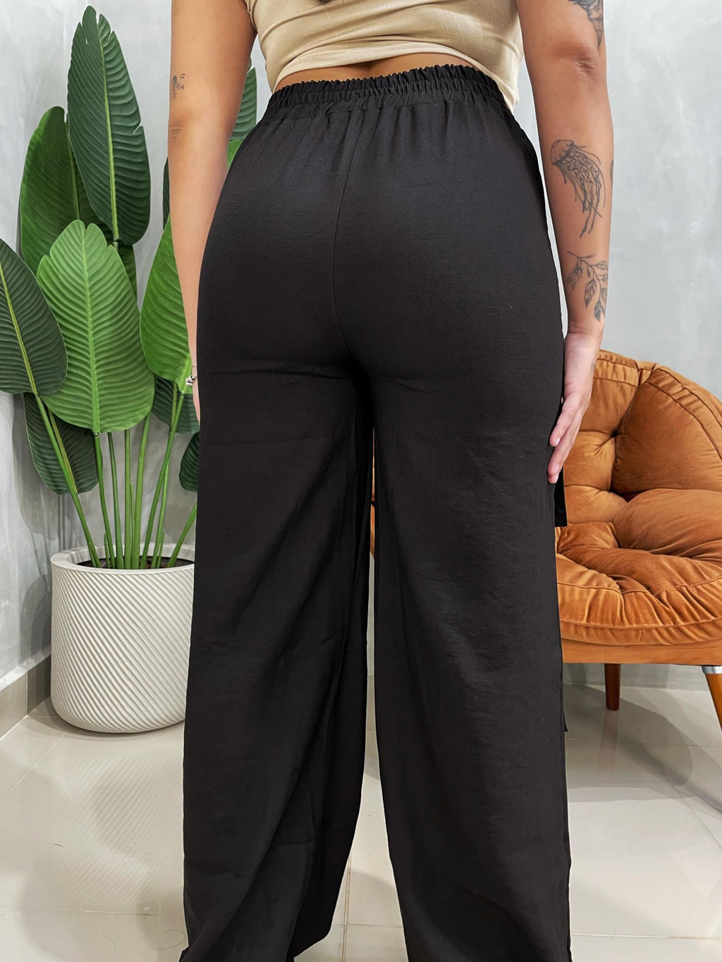 Calça em Alfaiataria Sensoriale Pantalona Cargo 4 Bolsos Maria Eduarda