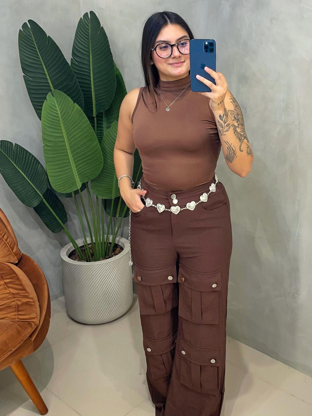 Calça em Alfaiataria Sensoriale Pantalona Cargo 4 Bolsos Maria Eduarda