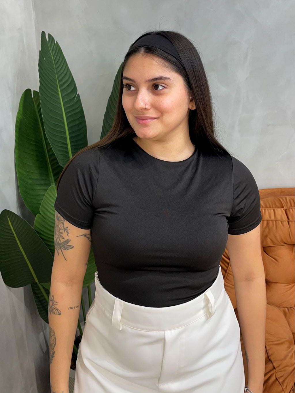 Cropped em Suplex Manga Curta e Gola Canoa com Faixa Tuane